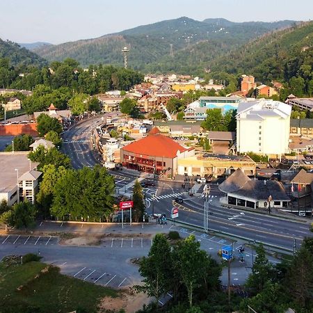 Gatlinburg Condo With Smoky Views Walk To Town! Exterior photo