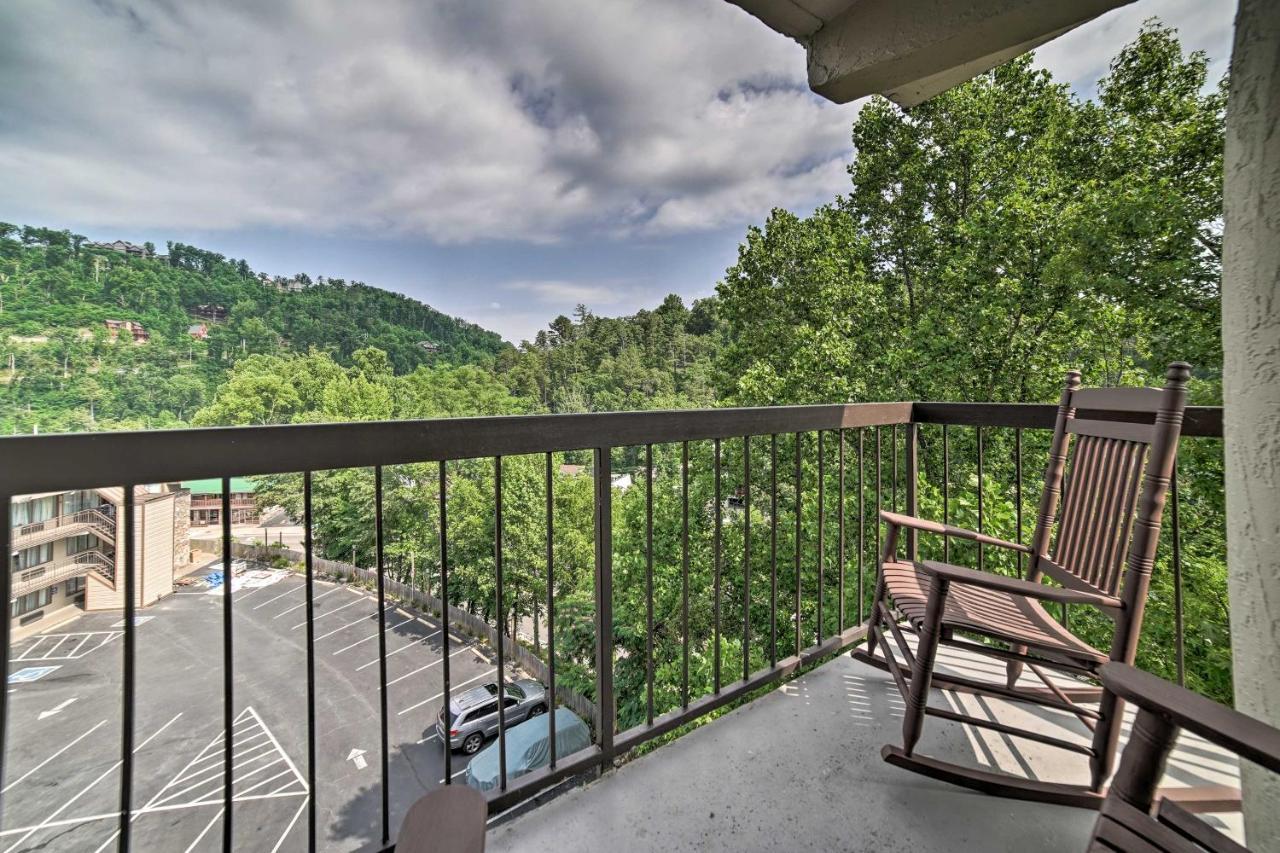 Gatlinburg Condo With Smoky Views Walk To Town! Exterior photo